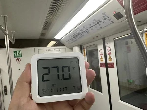 DƬ